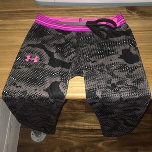 youth large UNDER ARMOUR capris